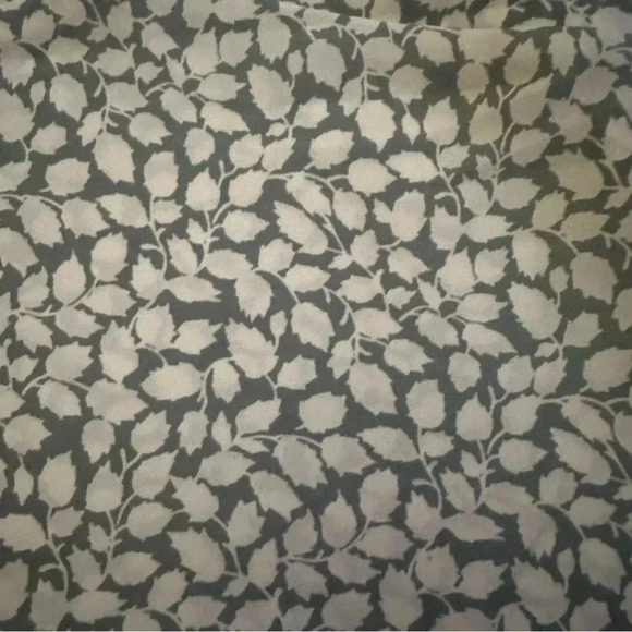 Abercrombie and Fitch •White and blue leaf print tank top size medium - Picture 4 of 12